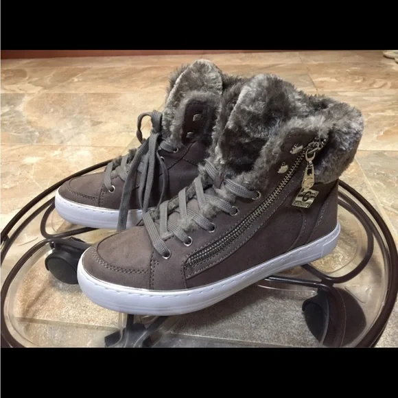 GBG Los Angeles sneakers by Guess NWOT - Picture 3 of 9